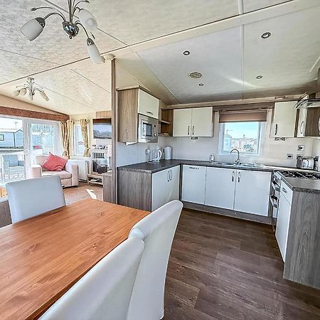 Beautiful Caravan With Decking Wifi At St Osyth Beach Holiday Park Ref 28077Dw Clacton-on-Sea Zewnętrze zdjęcie