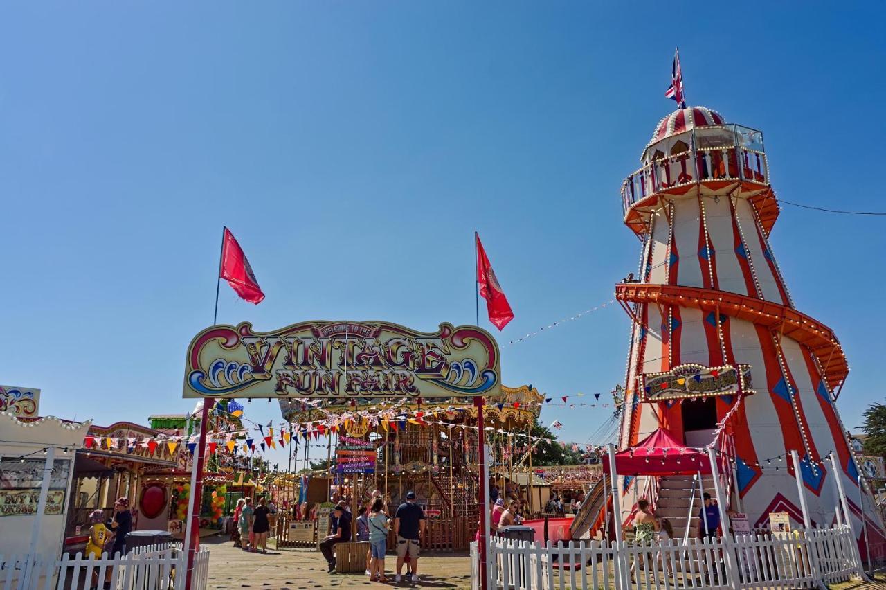 Beautiful Caravan With Decking Wifi At St Osyth Beach Holiday Park Ref 28077Dw Clacton-on-Sea Zewnętrze zdjęcie