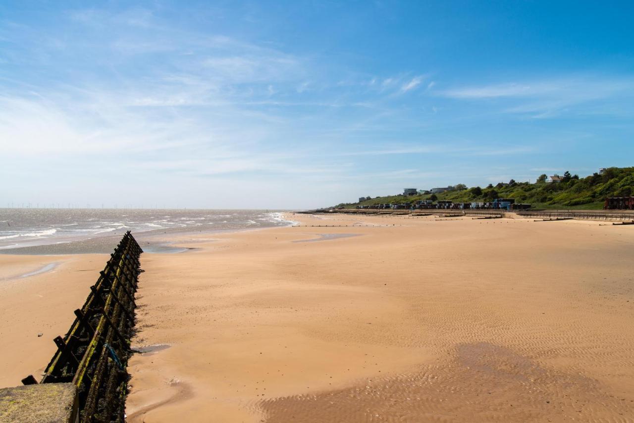 Beautiful Caravan With Decking Wifi At St Osyth Beach Holiday Park Ref 28077Dw Clacton-on-Sea Zewnętrze zdjęcie