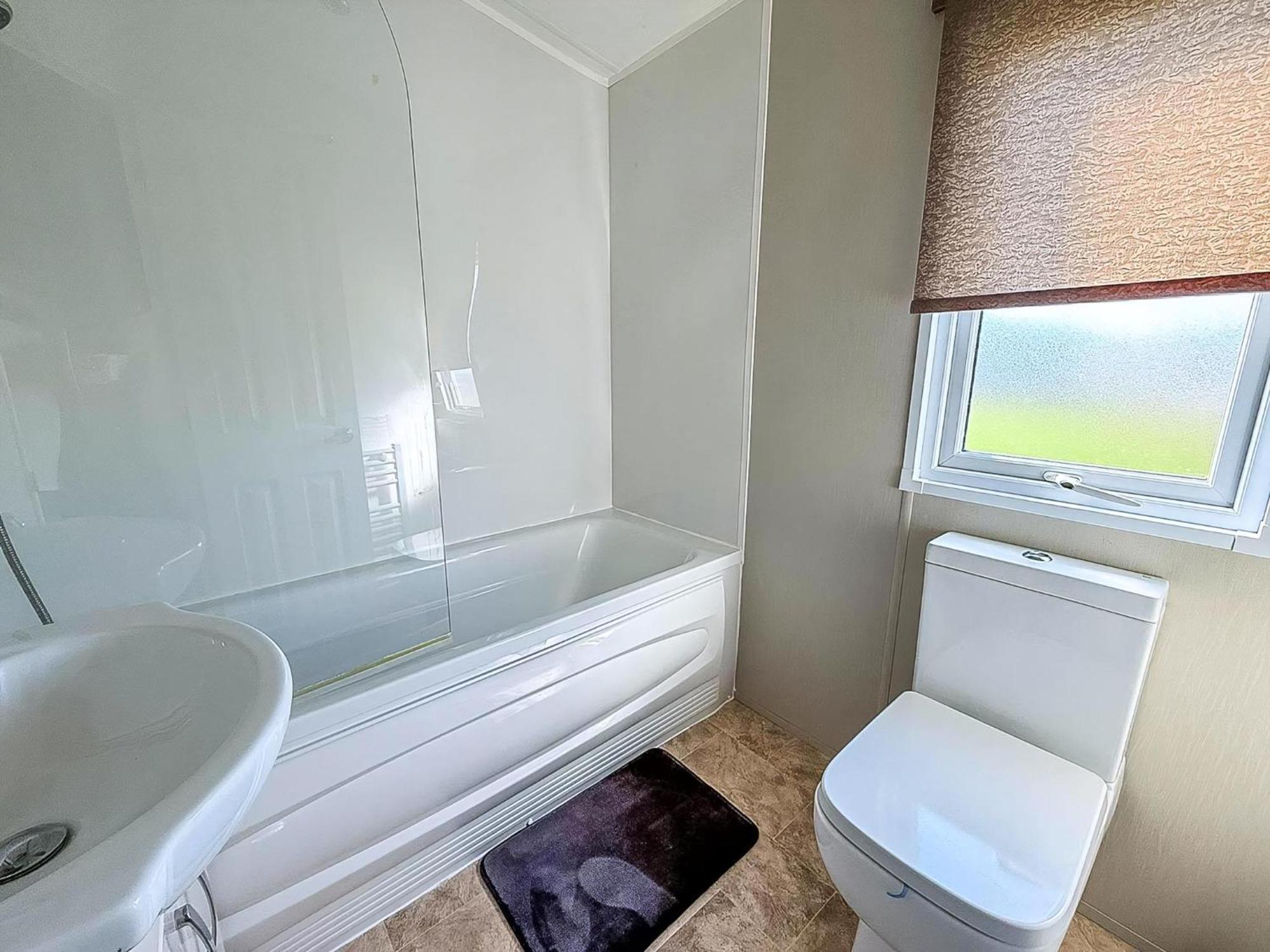 Beautiful Caravan With Decking Wifi At St Osyth Beach Holiday Park Ref 28077Dw Clacton-on-Sea Zewnętrze zdjęcie