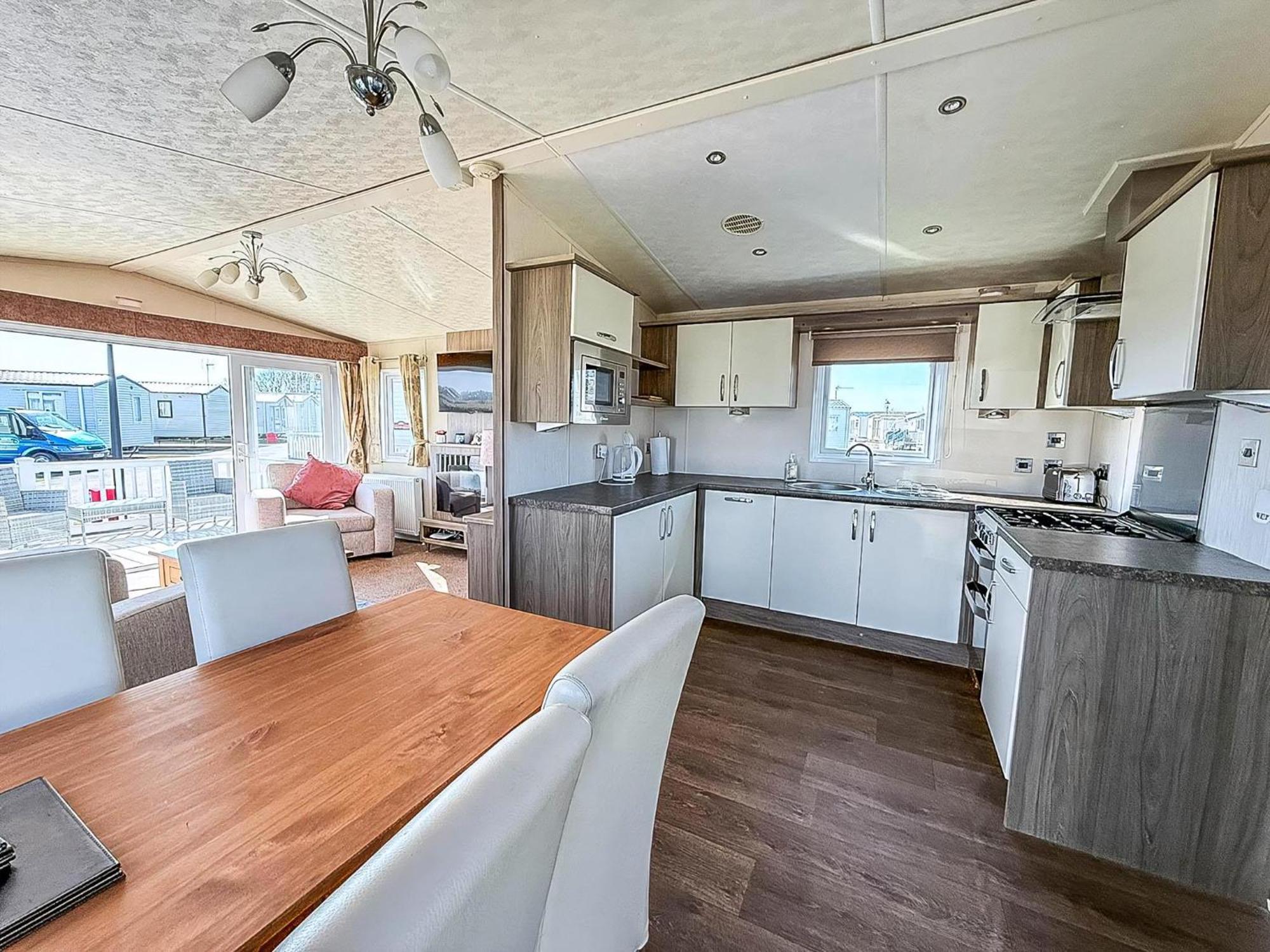 Beautiful Caravan With Decking Wifi At St Osyth Beach Holiday Park Ref 28077Dw Clacton-on-Sea Zewnętrze zdjęcie