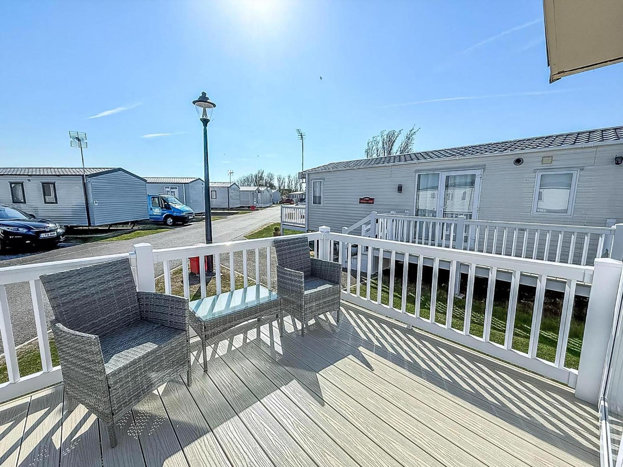 Beautiful Caravan With Decking Wifi At St Osyth Beach Holiday Park Ref 28077Dw Clacton-on-Sea Zewnętrze zdjęcie