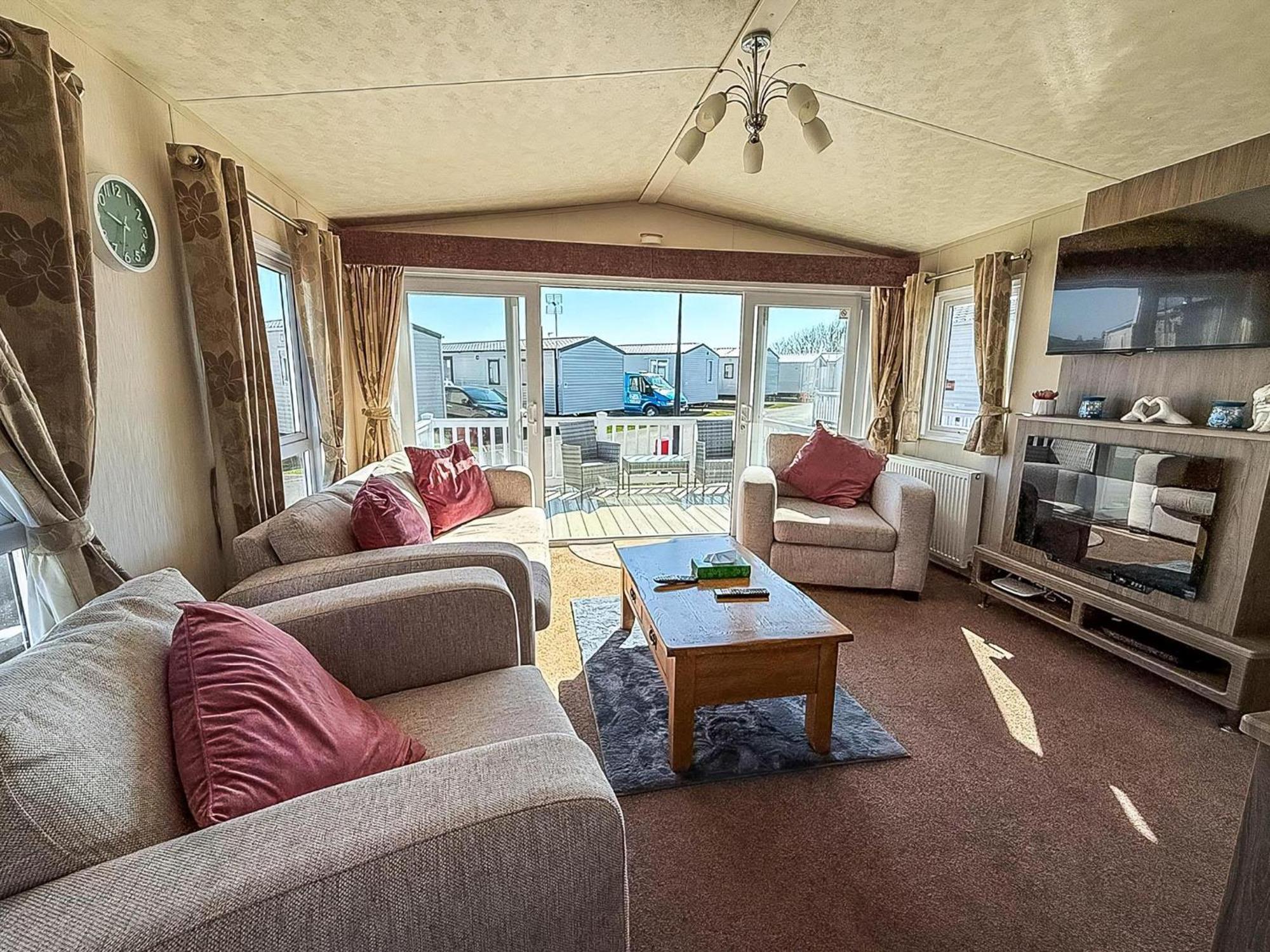 Beautiful Caravan With Decking Wifi At St Osyth Beach Holiday Park Ref 28077Dw Clacton-on-Sea Zewnętrze zdjęcie