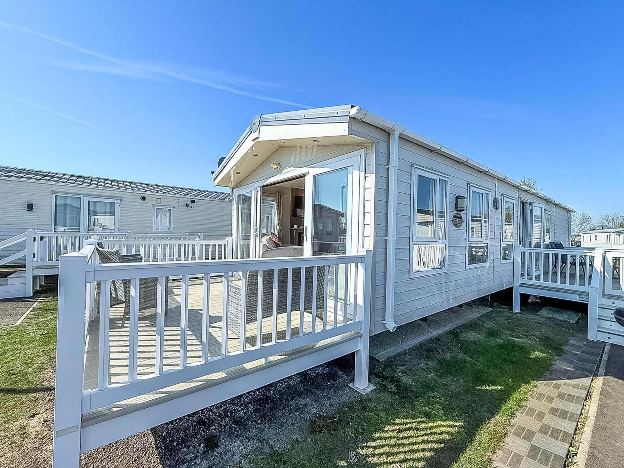 Beautiful Caravan With Decking Wifi At St Osyth Beach Holiday Park Ref 28077Dw Clacton-on-Sea Zewnętrze zdjęcie